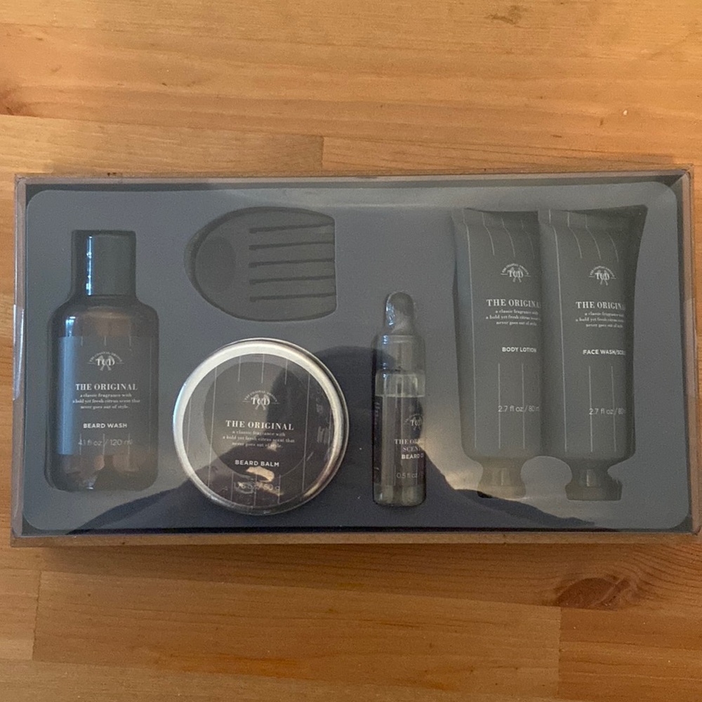 Tri-Coastal Design Men's 6 Piece Beard Care Kit "Milagu Black" Travel Set.